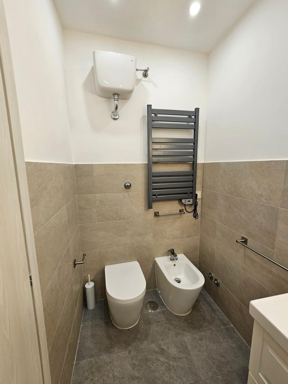 Toilet, bidet