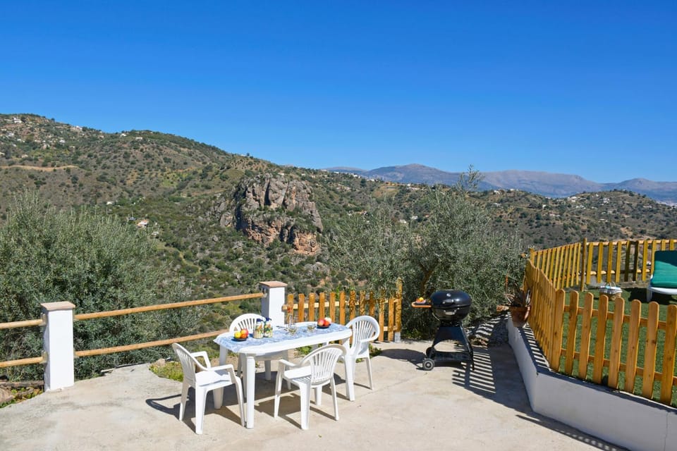 Natural landscape, View (from property/room), Balcony/Terrace, Dining area, Mountain view