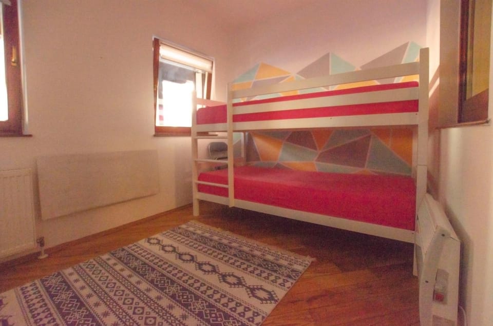 Bedroom, bunk bed