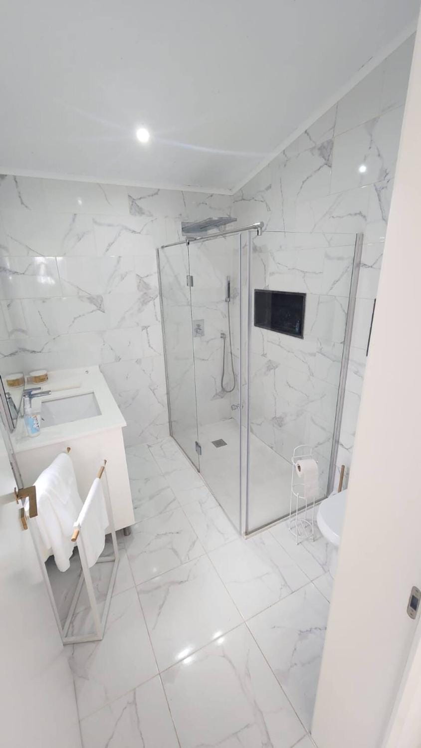 Shower, Bathroom, towels