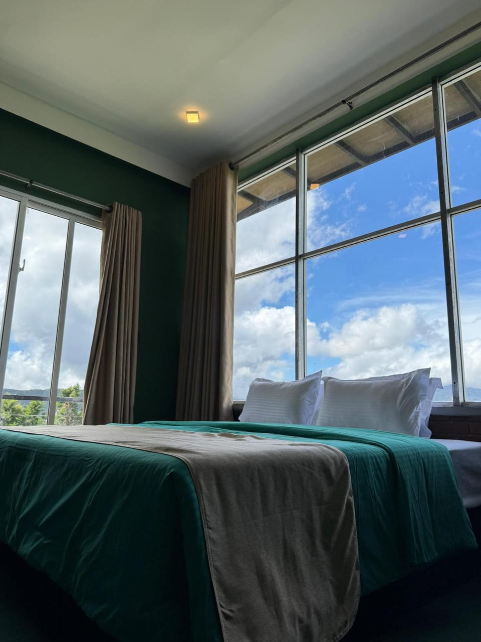 Cloudscape Breeze Hotel in Nuwara Eliya