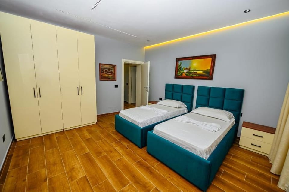 Bed, TV and multimedia, Photo of the whole room, Bedroom, wardrobe