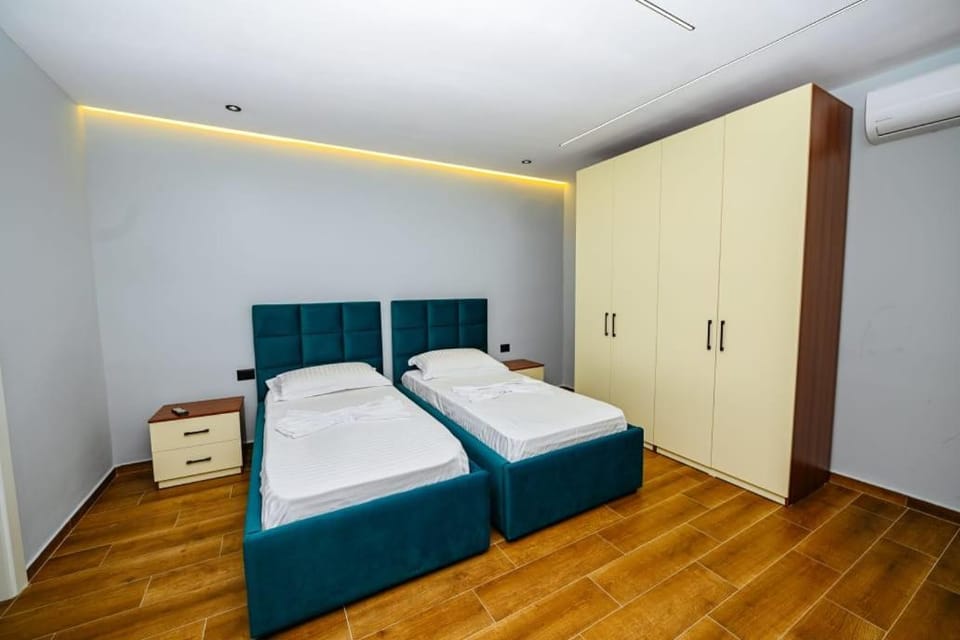 Bed, TV and multimedia, Photo of the whole room, Bedroom, wardrobe