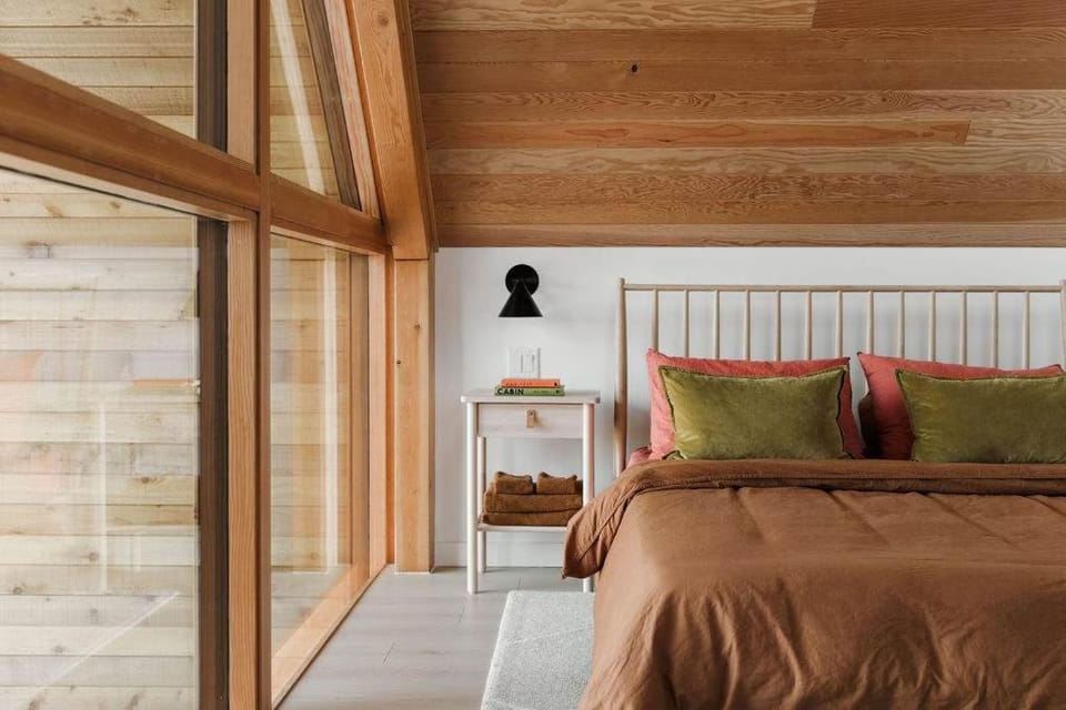 Camp Haliburton - Waterfront A-Frame House in Dysart and Others