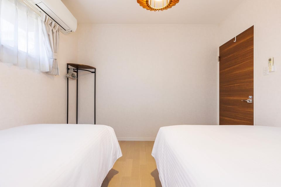 Bed, Bedroom, internet, air conditioner