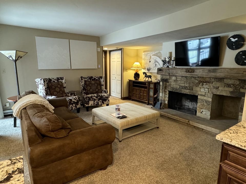 Beautiful Renovated 3BR in Keystone condo Apartment in Keystone