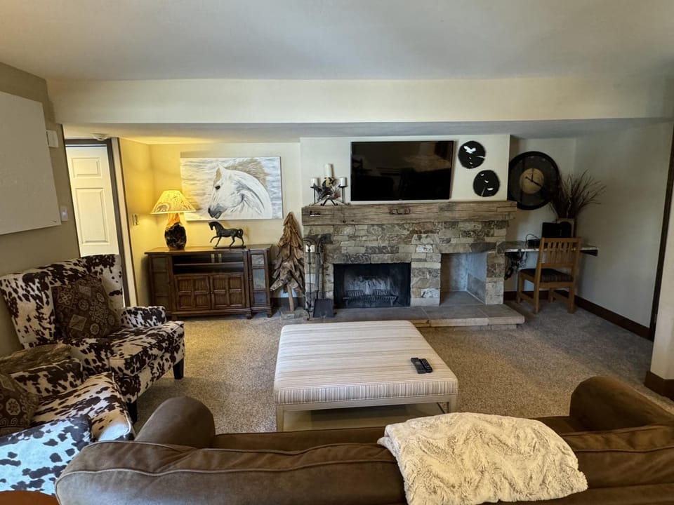 Beautiful Renovated 3BR in Keystone condo Apartment in Keystone
