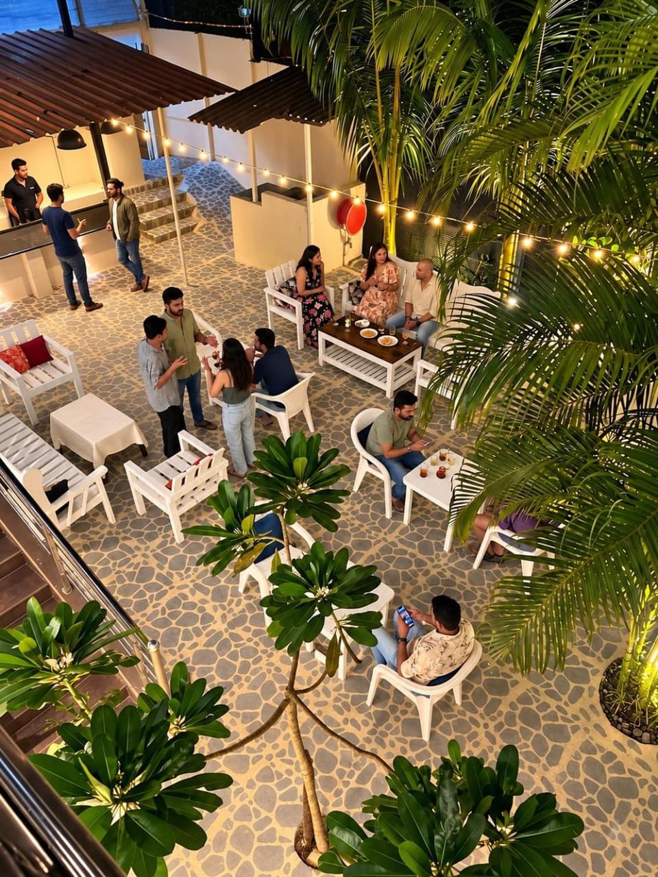 Patio, Restaurant/places to eat, Day, People, Natural landscape, group of guests