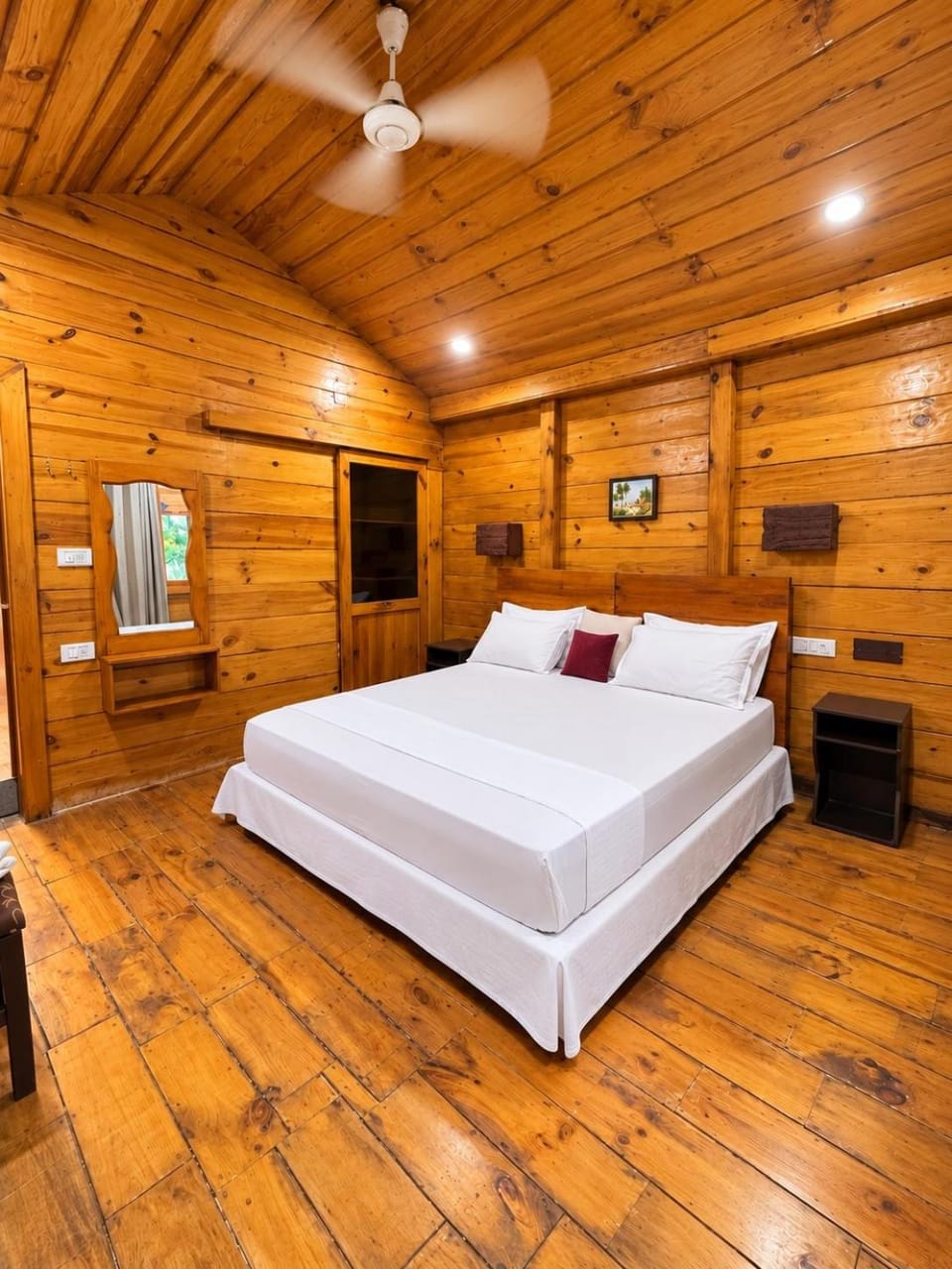 Bed, Photo of the whole room, Bedroom
