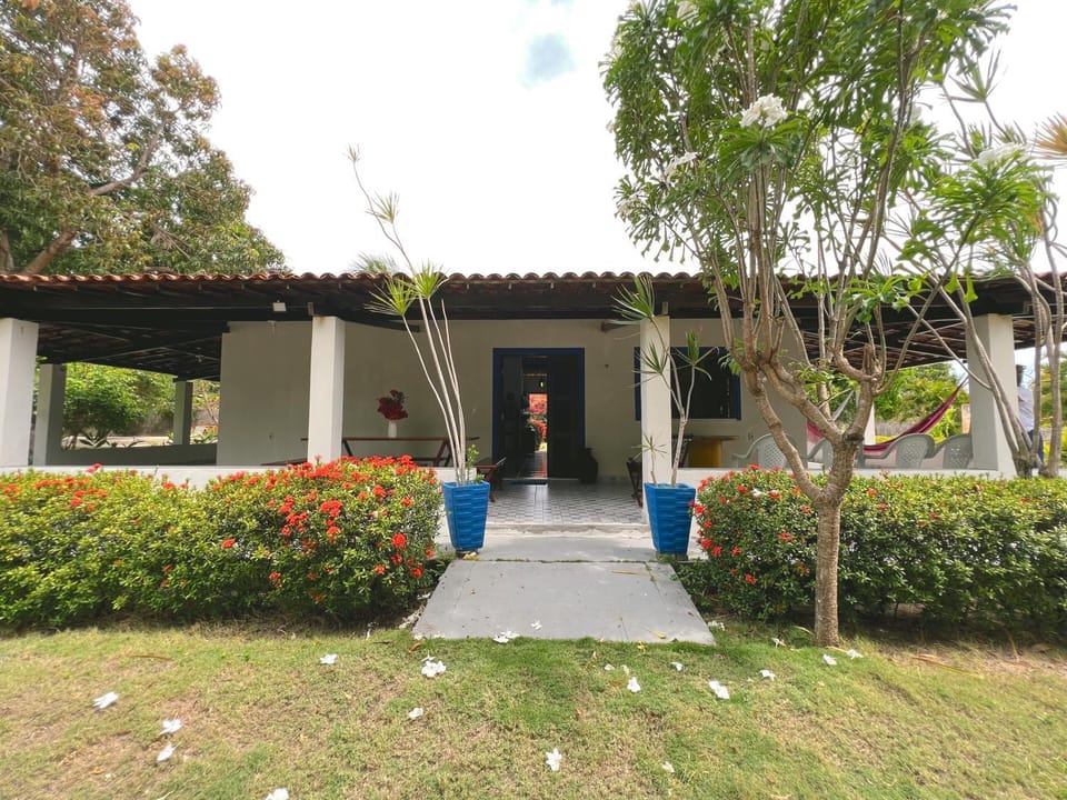 Property building, Facade/entrance, Garden, Garden view