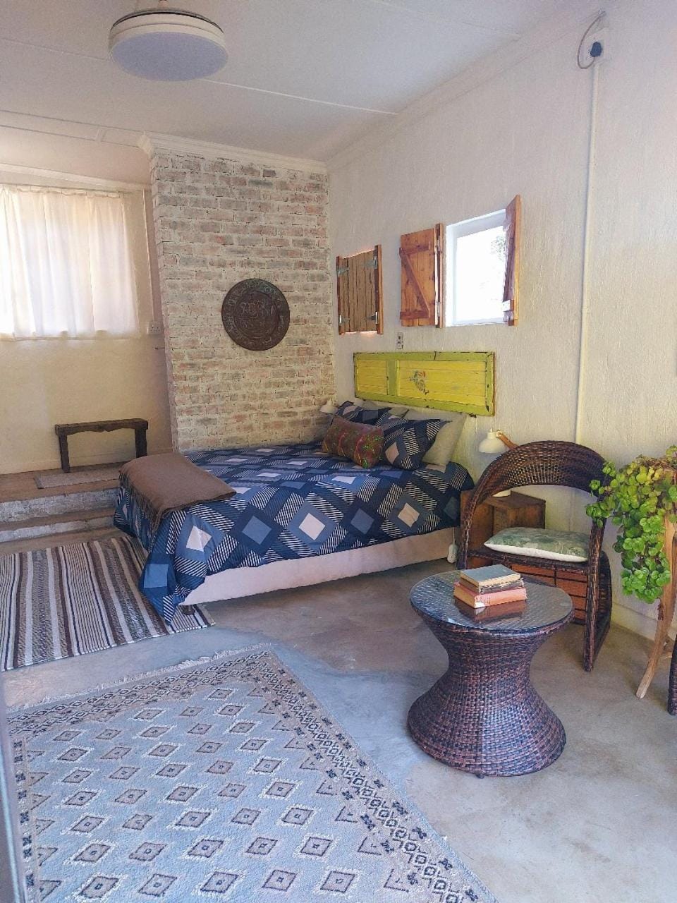 Bed, Seating area