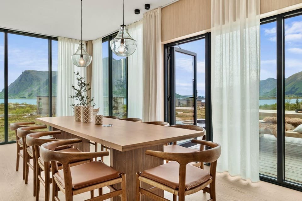 Lofoten luxury with seaview sauna and jacuzzi House in Lofoten