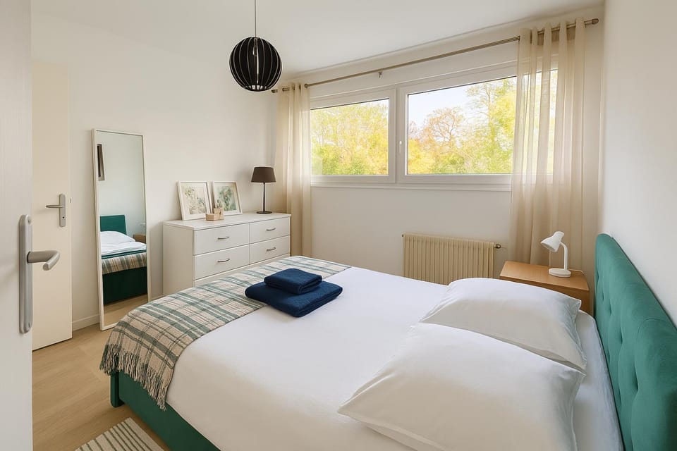 Bed, Night, Photo of the whole room, Bedroom