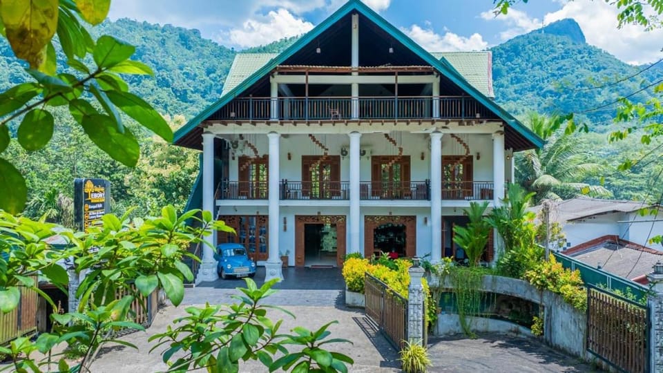Kitulgala Ebony Riverside Resort Hotel in Sri Lanka
