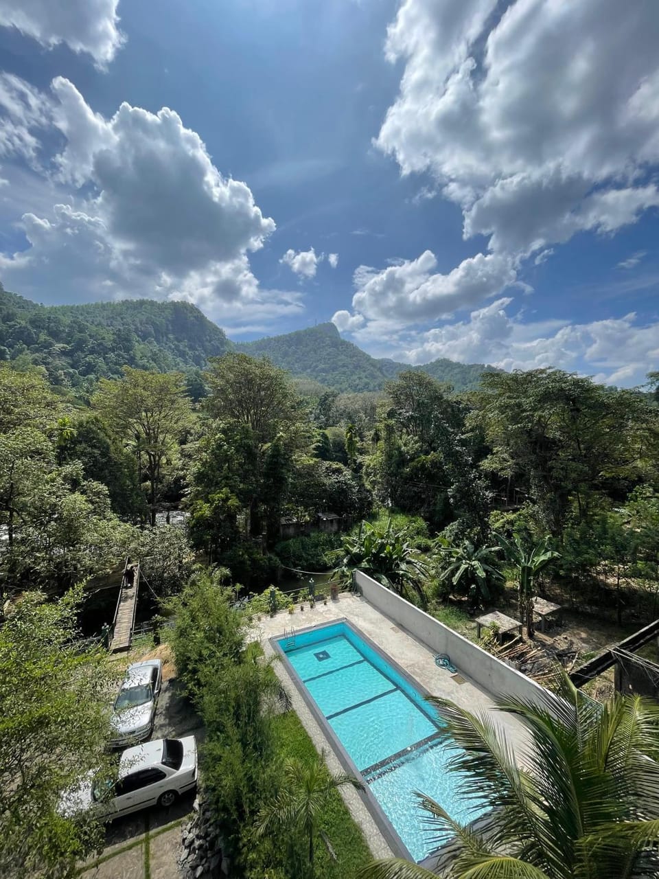 Kitulgala Ebony Riverside Resort Hotel in Sri Lanka