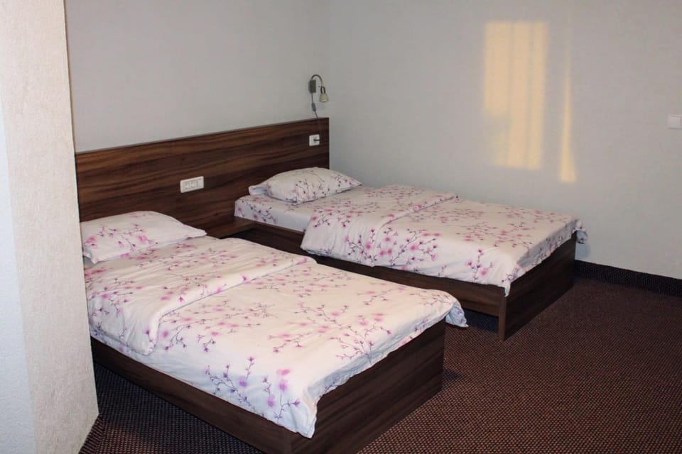 Shower, Toilet, TV and multimedia, Food, Meals, Breakfast, Lunch, Dinner, Drinks, Family, Bath, furniture, hair dryier, heating, internet, minibar, room service, safe, towels, wardrobe, dryer, air conditioner