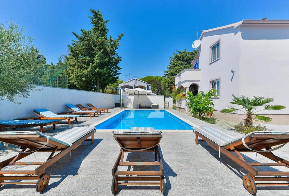 Property building, Swimming pool, Swimming pool