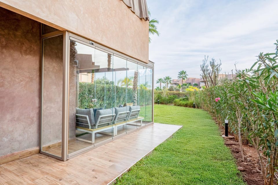 Property building, Patio, Spring, Day, Garden, View (from property/room), Balcony/Terrace, Garden view, sunbed