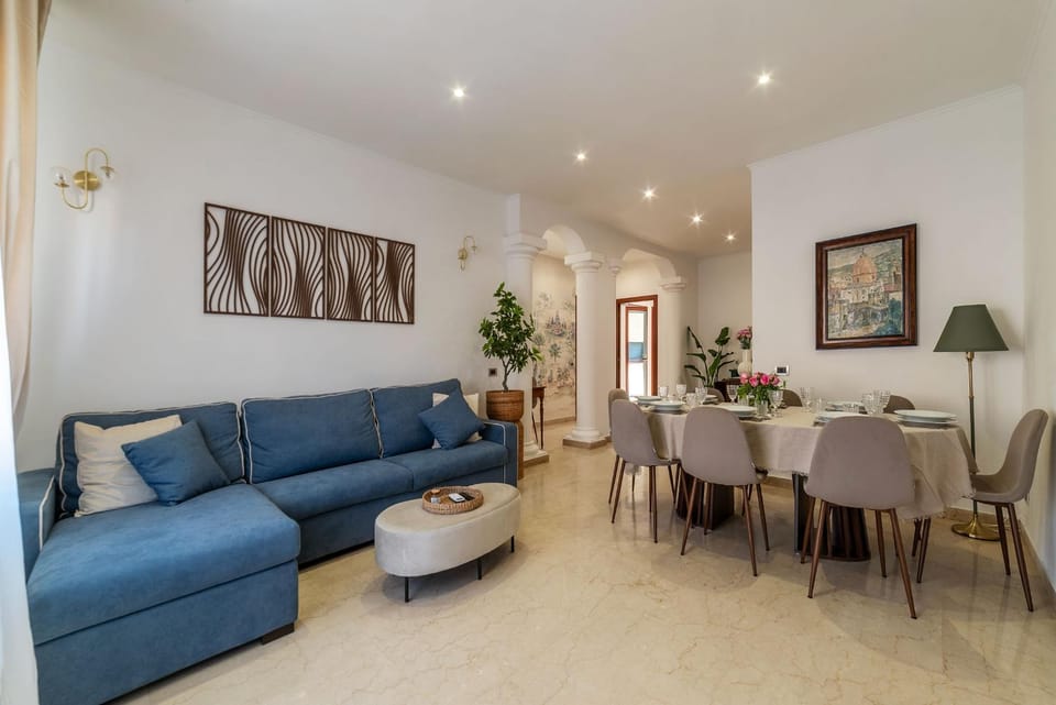 TV and multimedia, Living room, Seating area, Dining area, internet