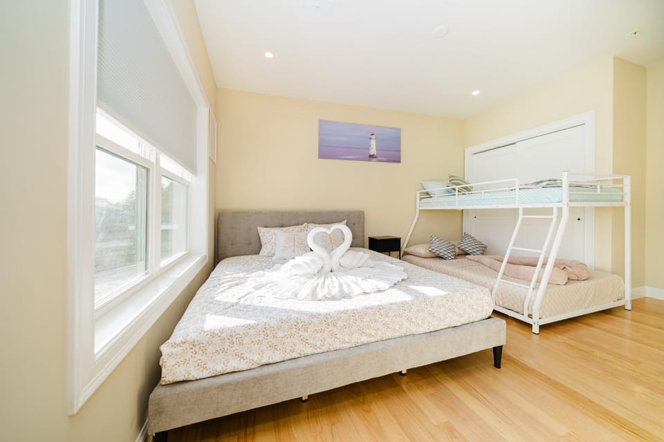Sleek 3BR Boston - World Cup 2026 Escape - Near Franklin Park 60-3 Apartment in Milton