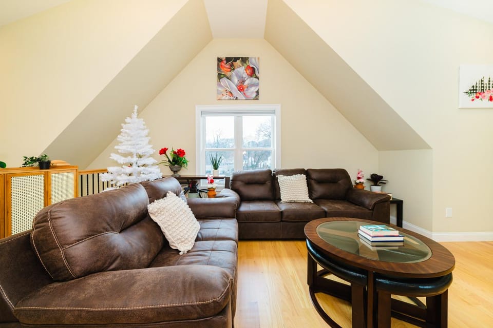Sleek 3BR Boston - World Cup 2026 Escape - Near Franklin Park 60-3 Apartment in Milton