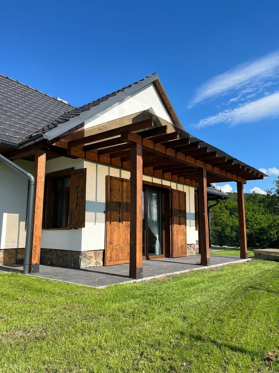 Property building, Day, Garden