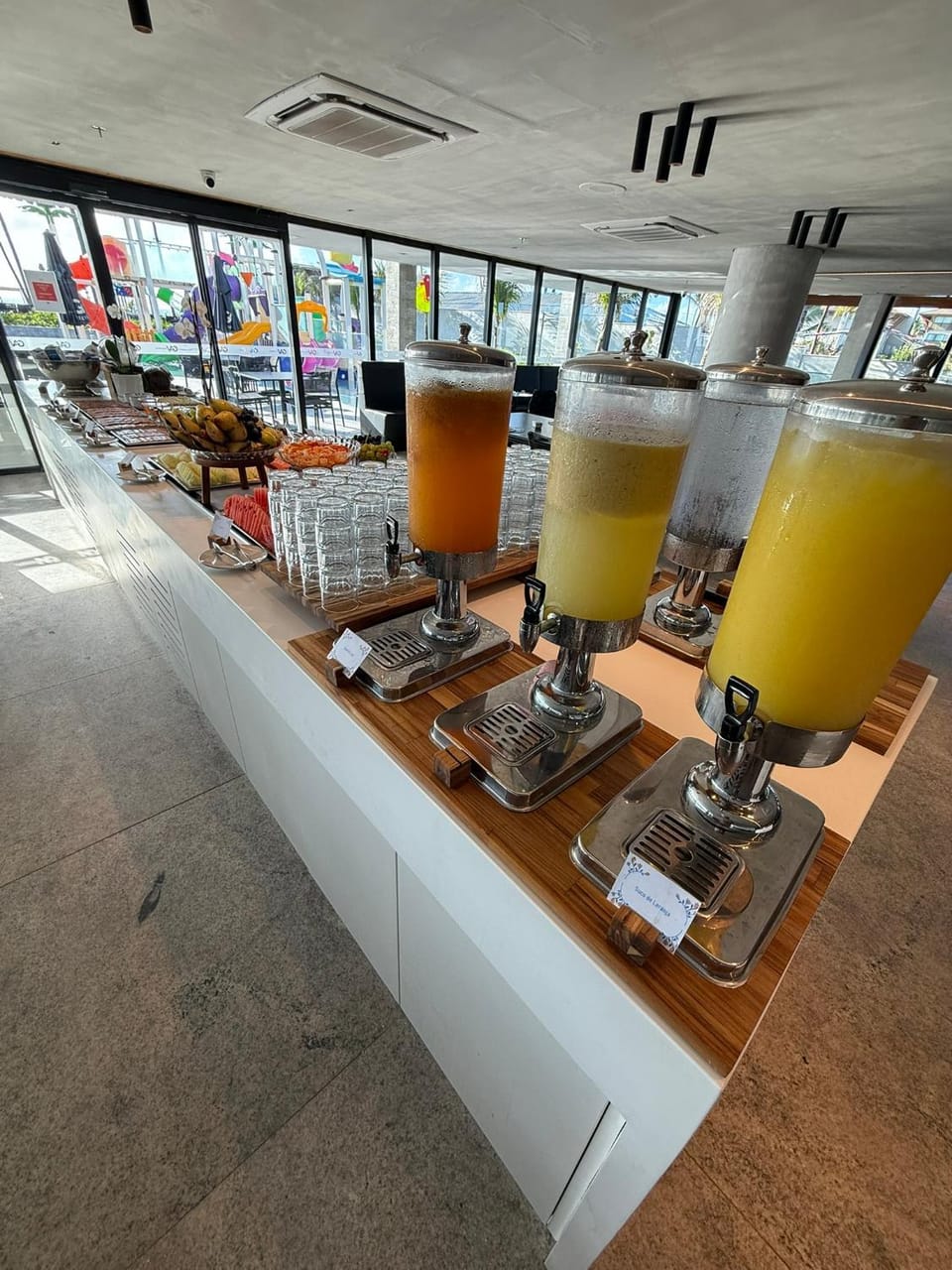 Restaurant/places to eat, Restaurant/places to eat, Food and drinks, Food and drinks, Food, Buffet breakfast, Drinks