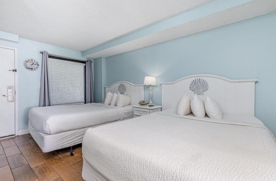 Cozy 1 BR Condo- Immaculate Oceanfront Views- Monterey Bay 1617 House in Myrtle Beach
