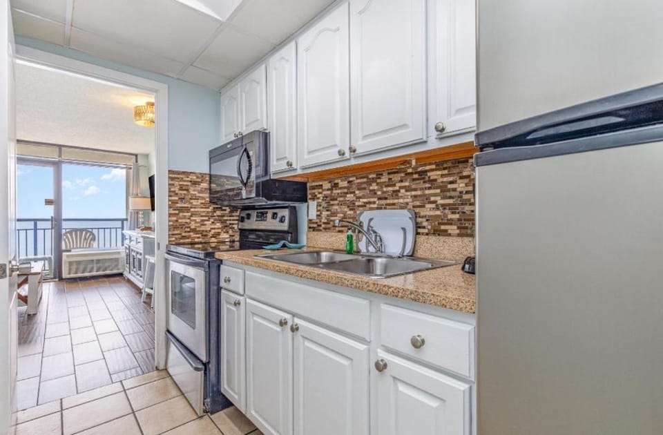 Cozy 1 BR Condo- Immaculate Oceanfront Views- Monterey Bay 1617 House in Myrtle Beach