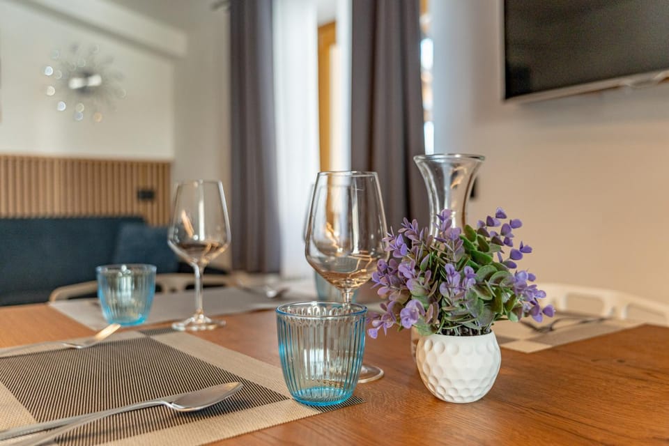 TV and multimedia, Dining area