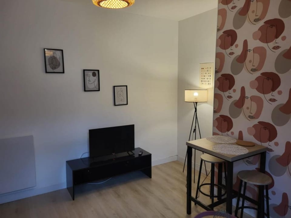 Deguise 8 Apartment in Valenciennes
