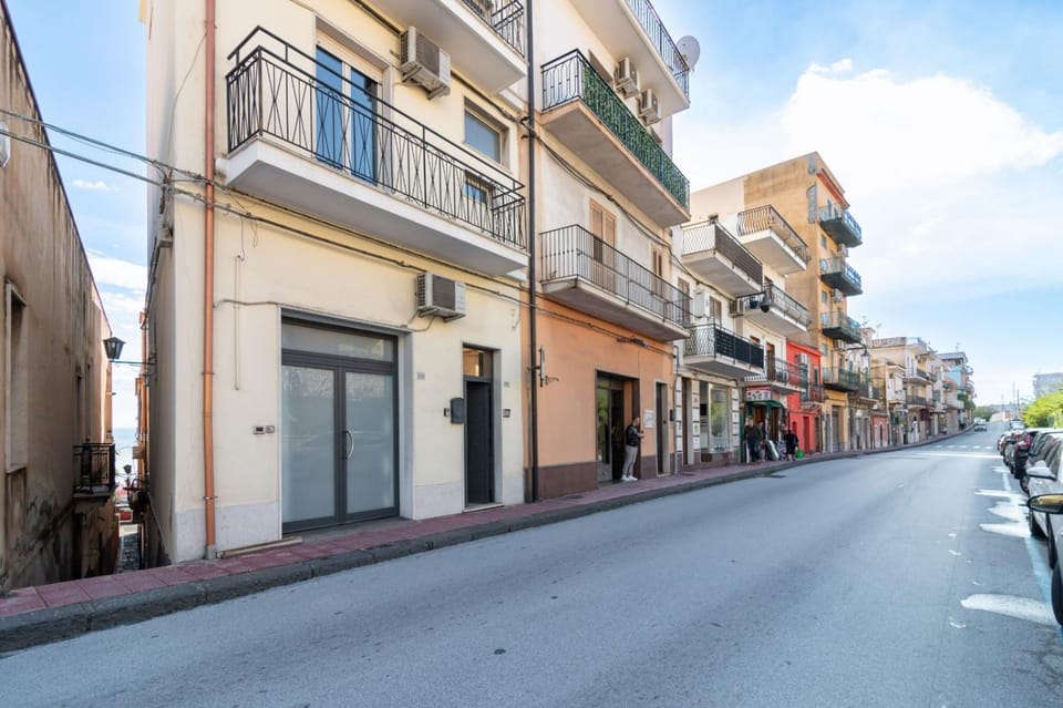 Property building, Day, Neighbourhood, City view, Street view, Location, Parking