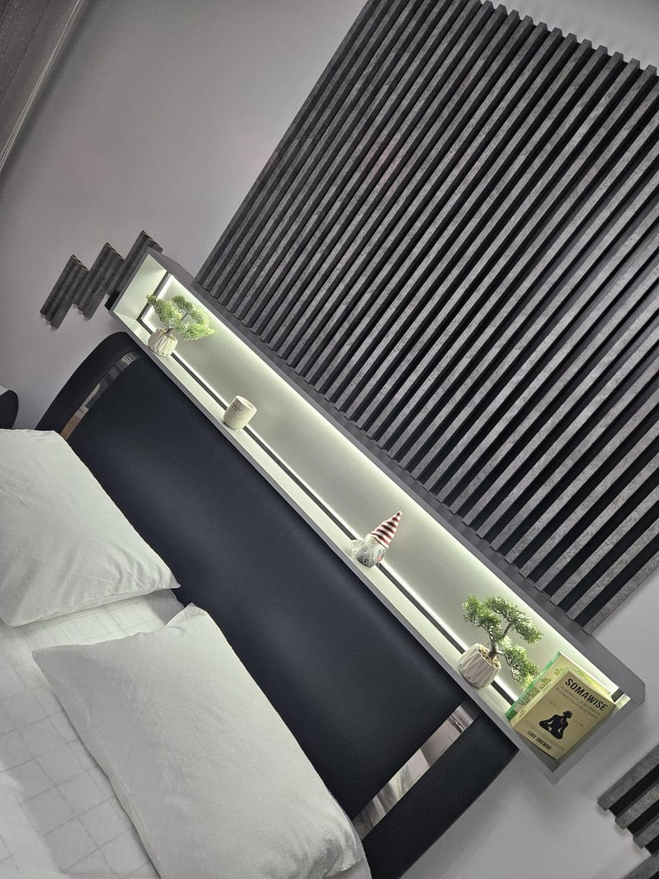 Bed, Photo of the whole room, Seating area, Bedroom