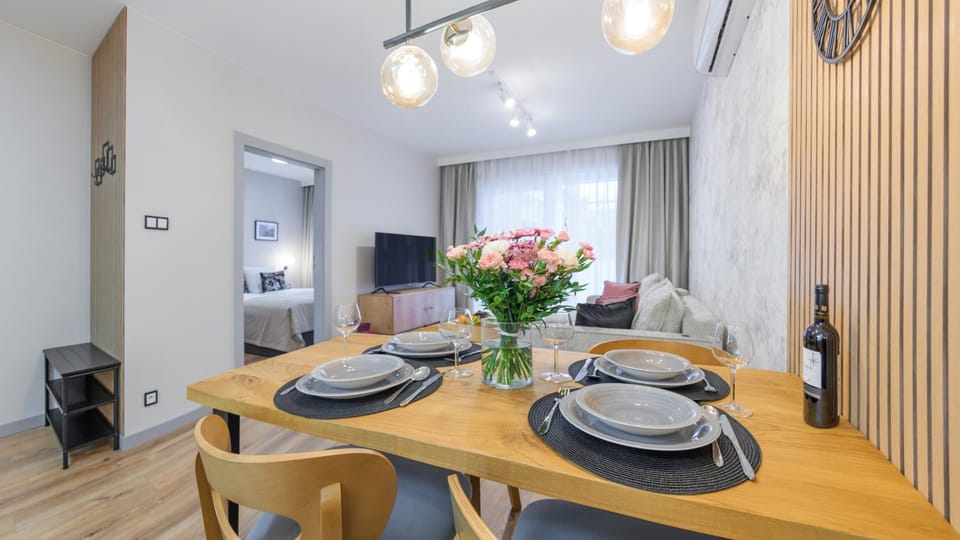 Communal lounge/ TV room, TV and multimedia, Kitchen or kitchenette, Living room, Seating area, Dining area