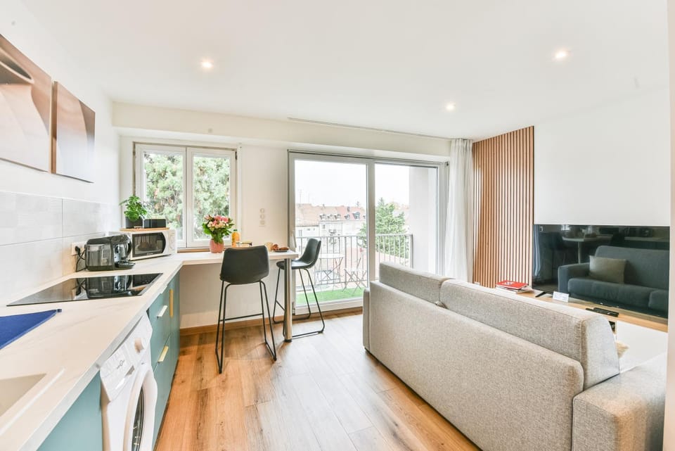 Kitchen or kitchenette, Living room, Seating area, Dining area