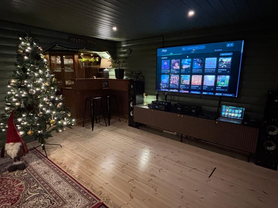 Communal lounge/ TV room, TV and multimedia, Seating area, Evening entertainment