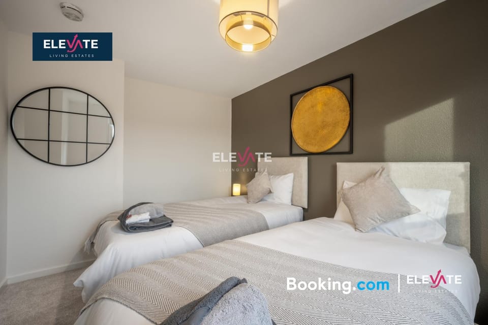 Premium Offers, Last-Minute Escapes, 3 Bedroom House, Free Parking, Sleeps Up to 5, Private Garden, Elevate Living Estates Short Lets & Serviced Apartments Northampton Apartment in Northampton