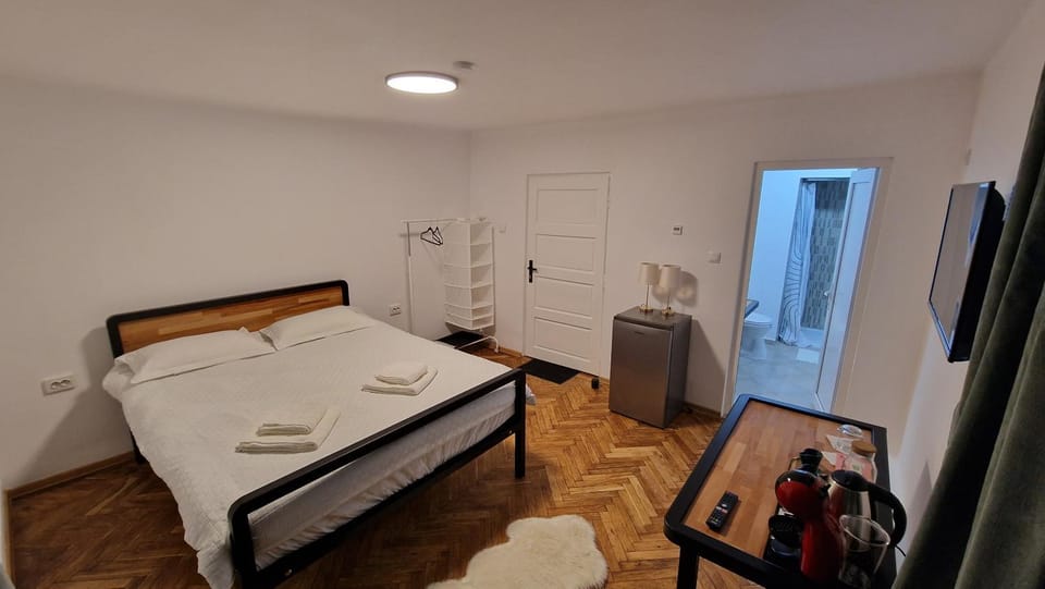 Bed, TV and multimedia, Photo of the whole room, Bedroom, internet, internet, towels