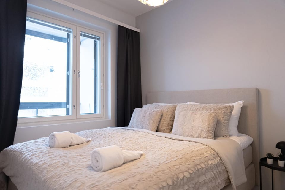 Bed, Photo of the whole room, towels