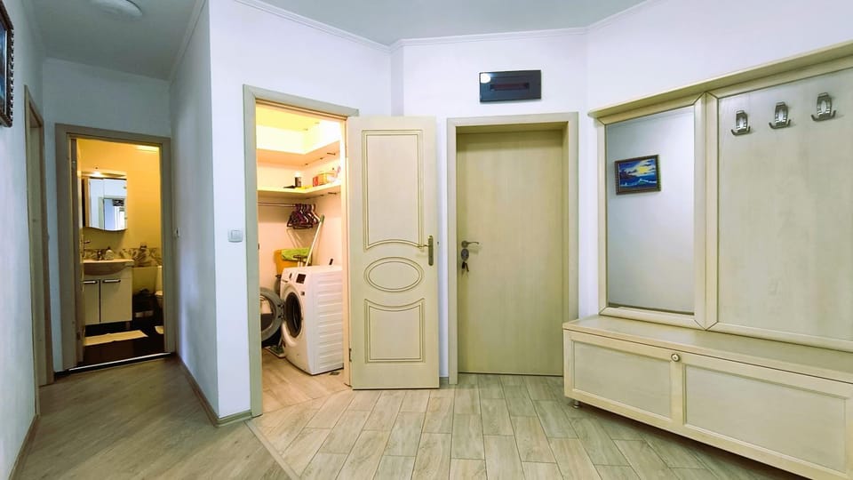 wardrobe, washing machine