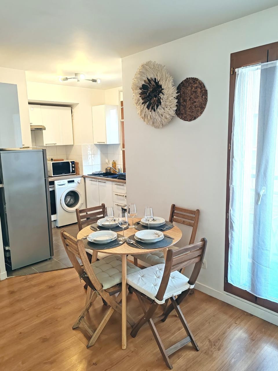 Kitchen or kitchenette, Dining area, oven, stove, washing machine