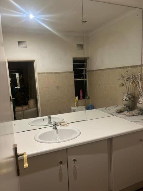 Hesed - Mandla Upgraded! Bed and Breakfast in Sandton