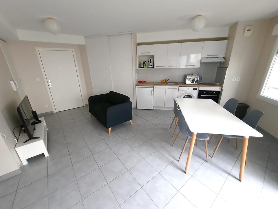 Kitchen or kitchenette, Living room, Dining area