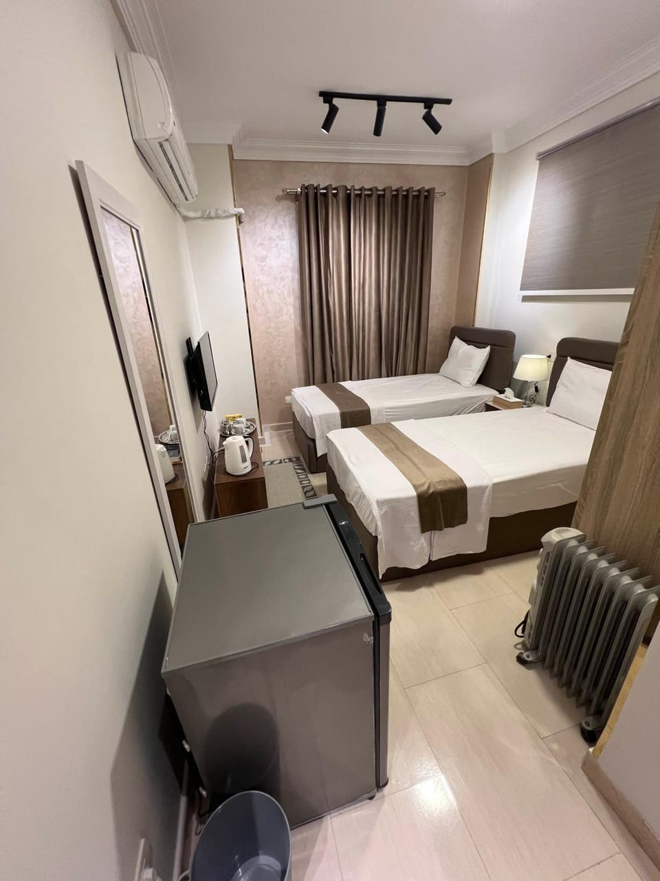 Bed, TV and multimedia, Photo of the whole room, Bedroom, fireplace, minibar, air conditioner