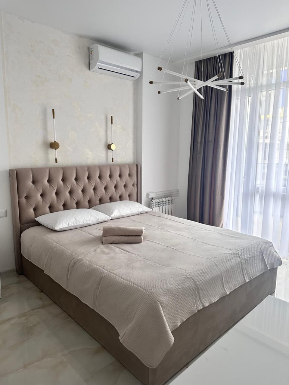 Bed, Photo of the whole room, Bedroom, air conditioner