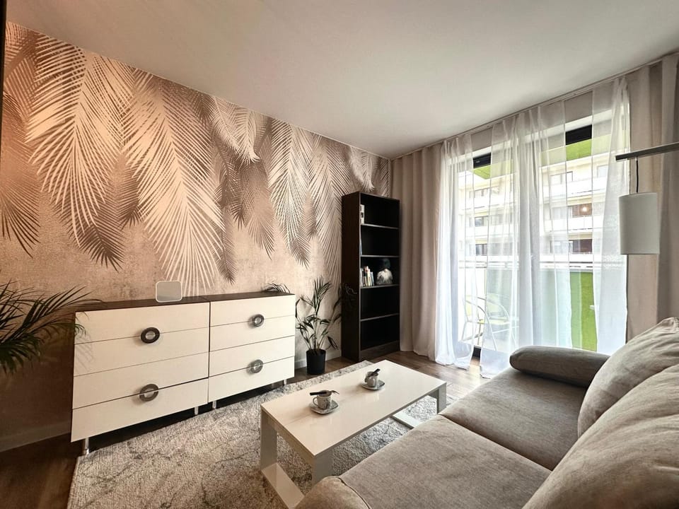 Nyska Apartment - Self Check-In 20h - Parking & Lift Apartment in Wroclaw