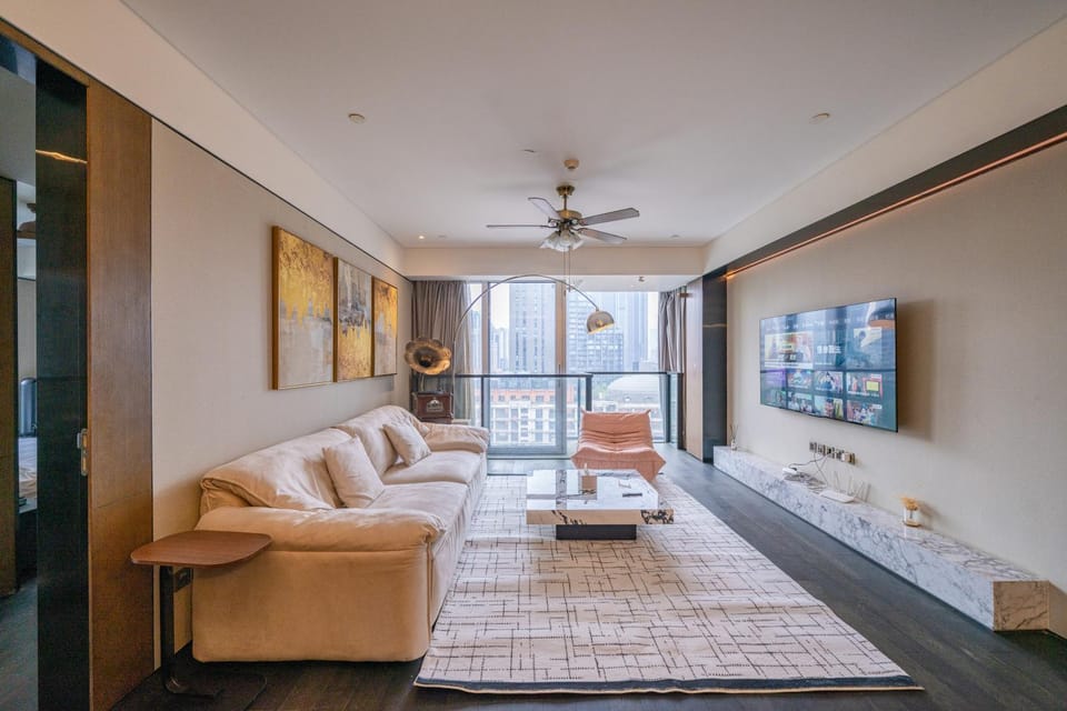ZHome-Luxury Three-bedroom Suite-Near the Bund Apartment in Shanghai