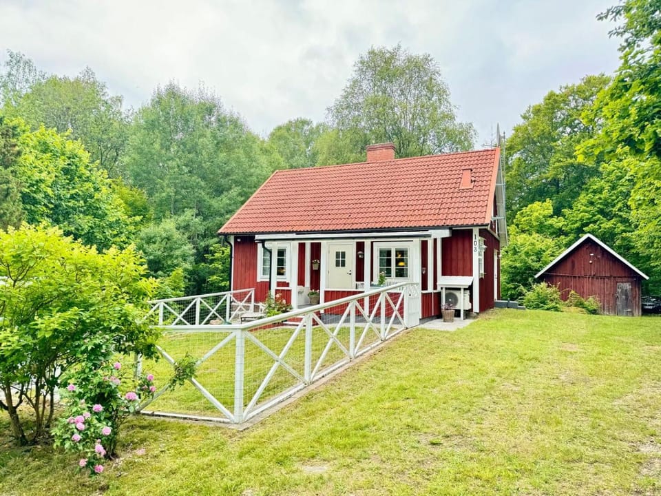 Property building, Natural landscape, Garden, Garden view