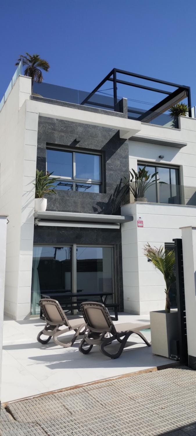 Property building, Patio, Day, View (from property/room), Balcony/Terrace, Street view, sunbed
