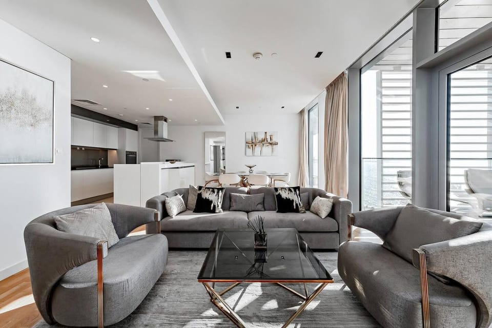 Bluewaters Sea View 2BR Pool & Gym & Beachfront Apartment in Dubai